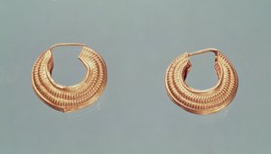 Paar oorbellen, uit Saint-Jean-de-Tourbe, Tene I, c.475-0 v.Chr. door Gaulish
